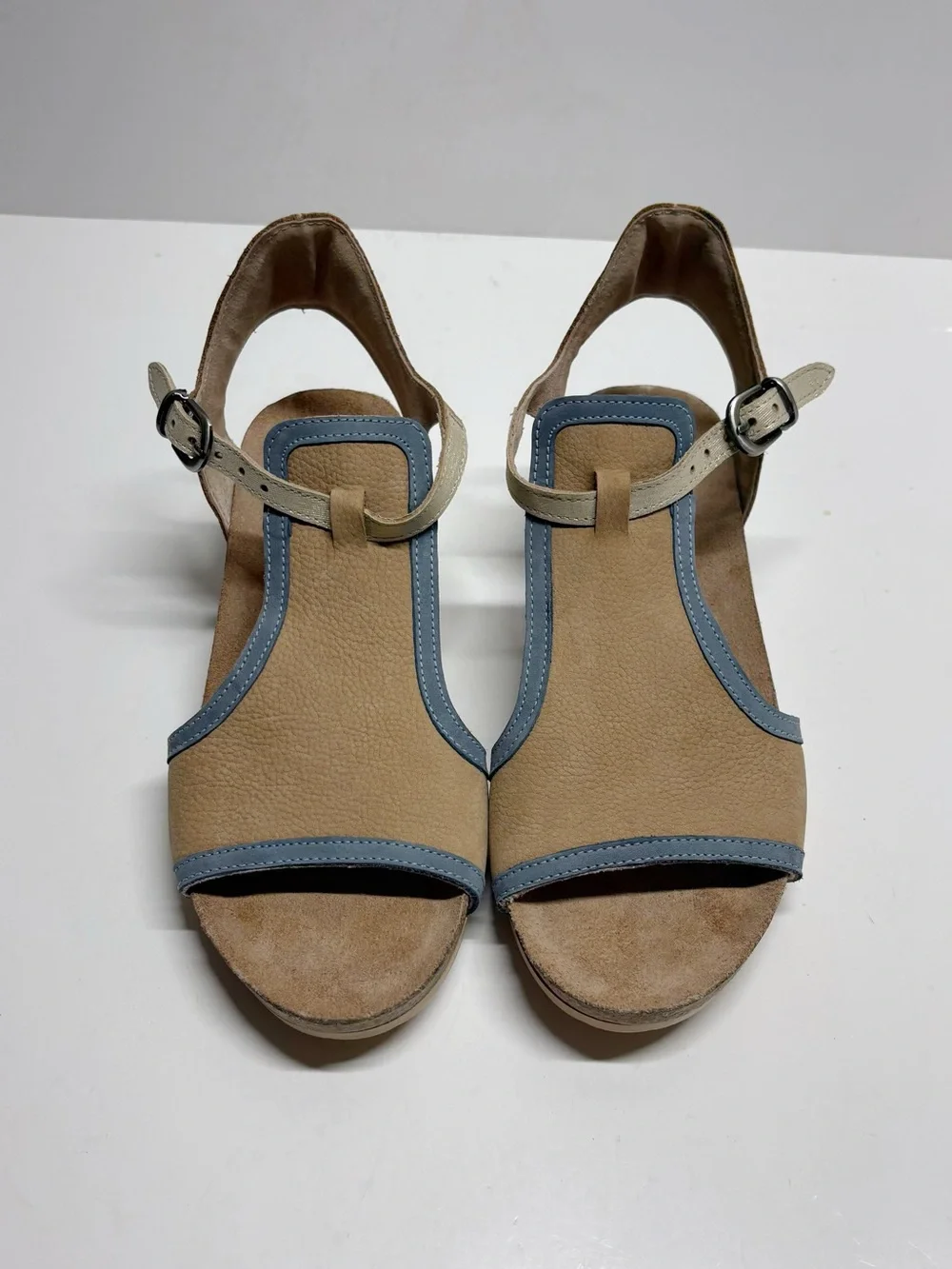 Naot comfortable open